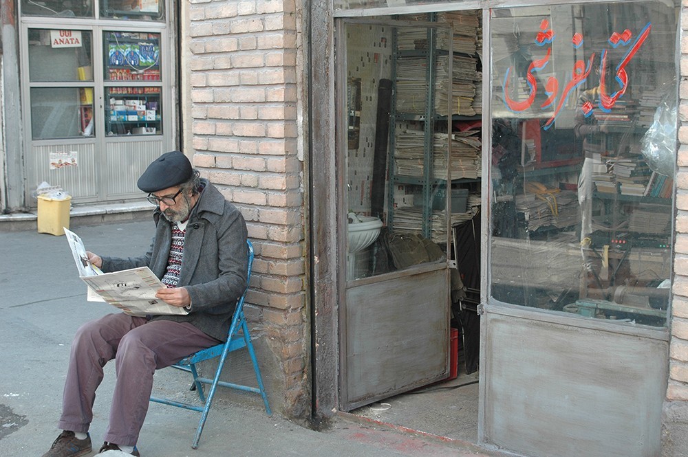 نمایی از فیلم «کارگر ساده نیازمندیم»